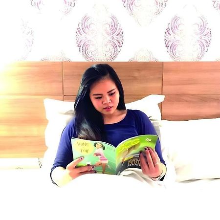 Evora Hotel Surabaya Buitenkant foto