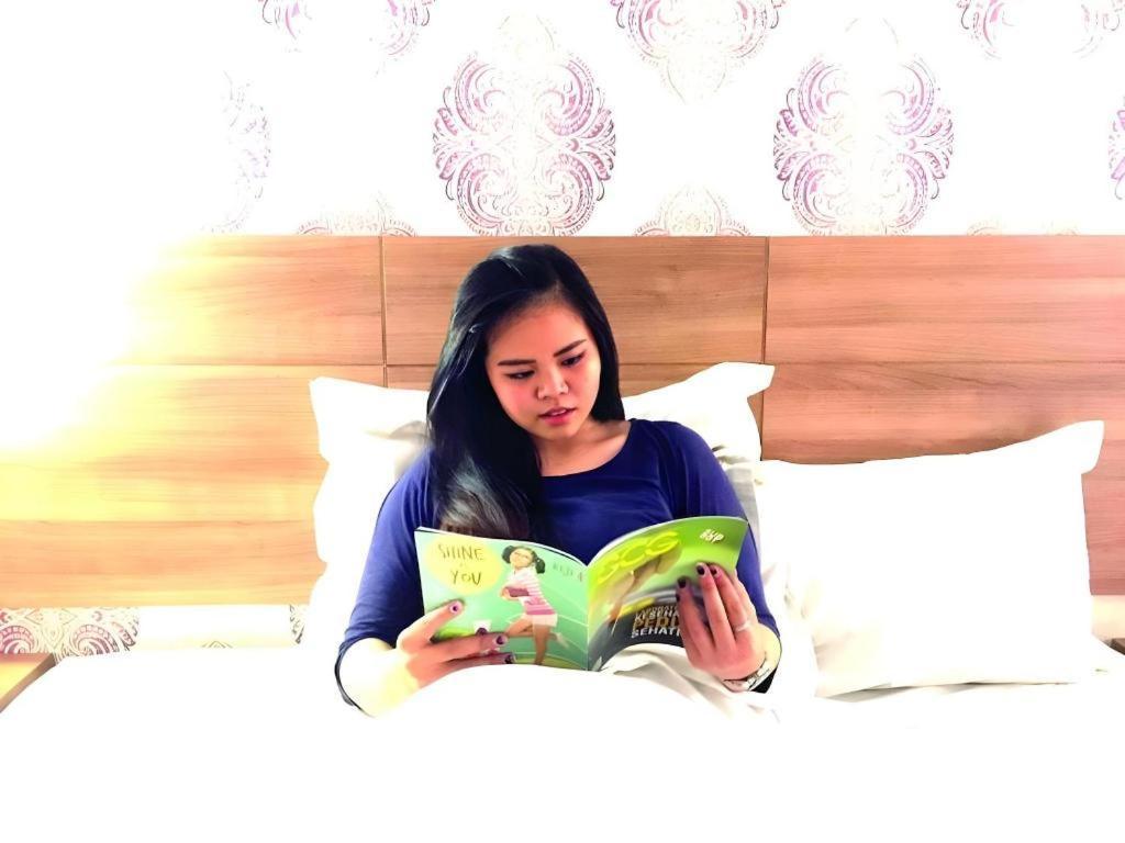 Evora Hotel Surabaya Buitenkant foto