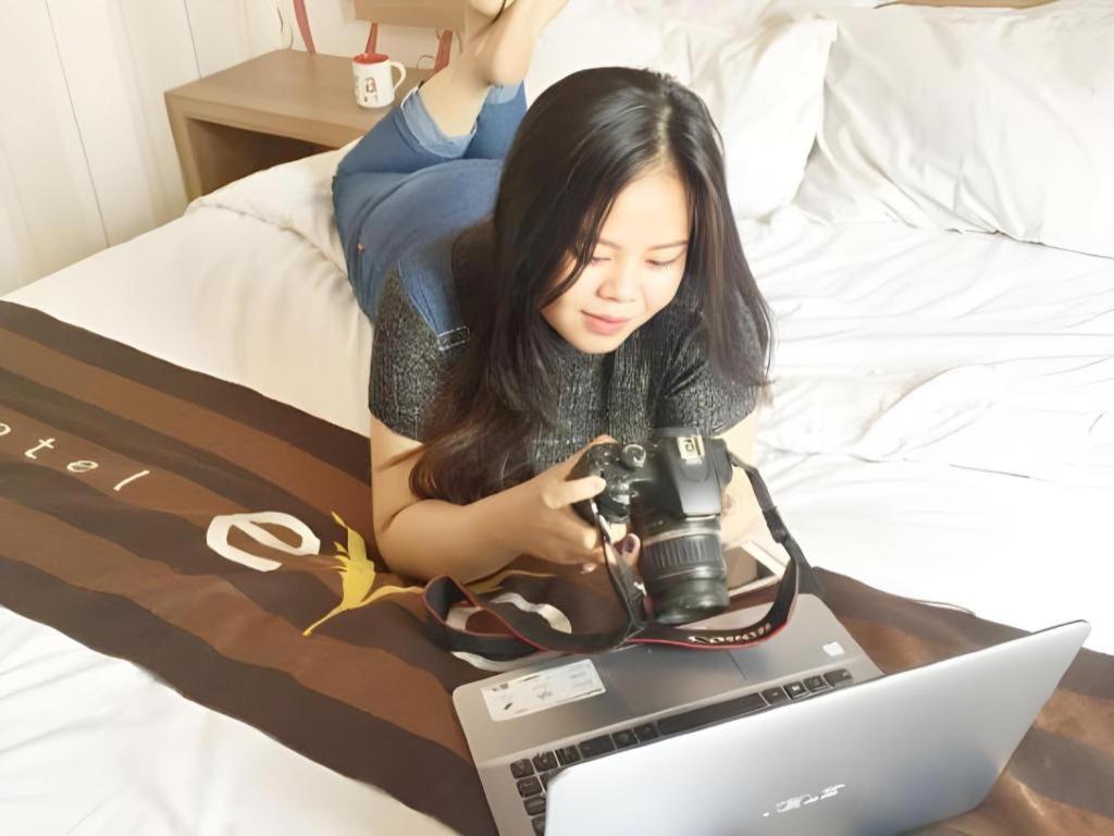 Evora Hotel Surabaya Buitenkant foto