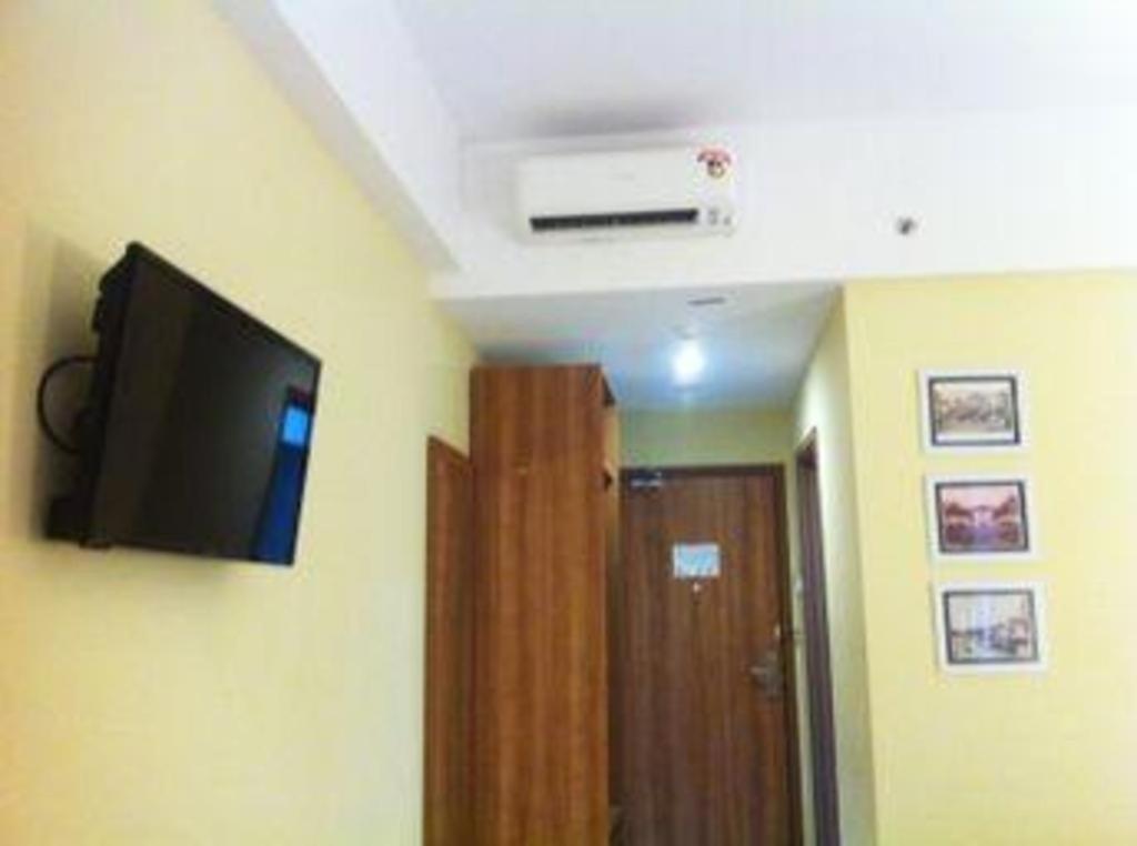 Evora Hotel Surabaya Buitenkant foto