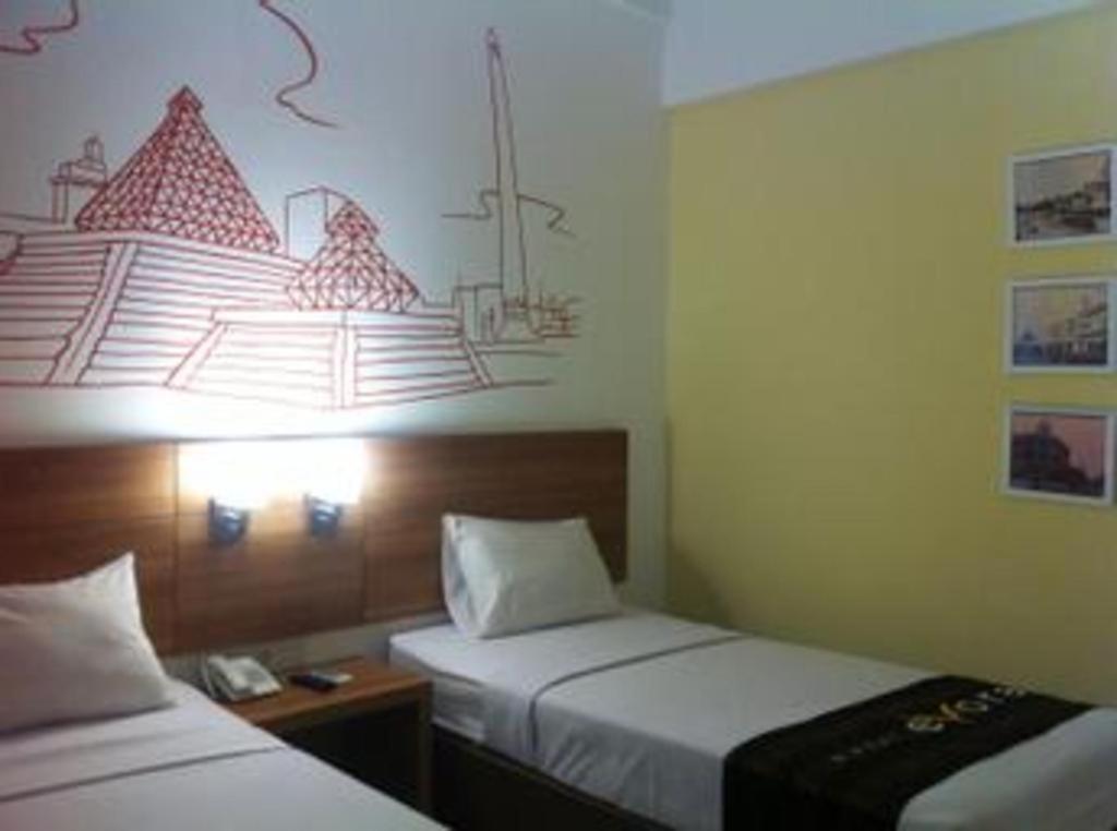 Evora Hotel Surabaya Buitenkant foto