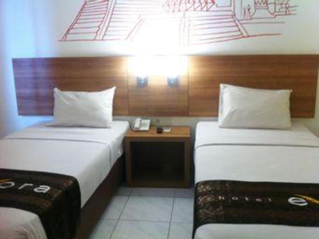 Evora Hotel Surabaya Buitenkant foto