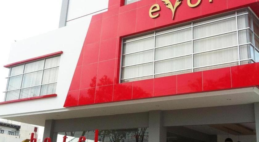Evora Hotel Surabaya Buitenkant foto