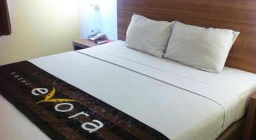 Evora Hotel Surabaya Buitenkant foto