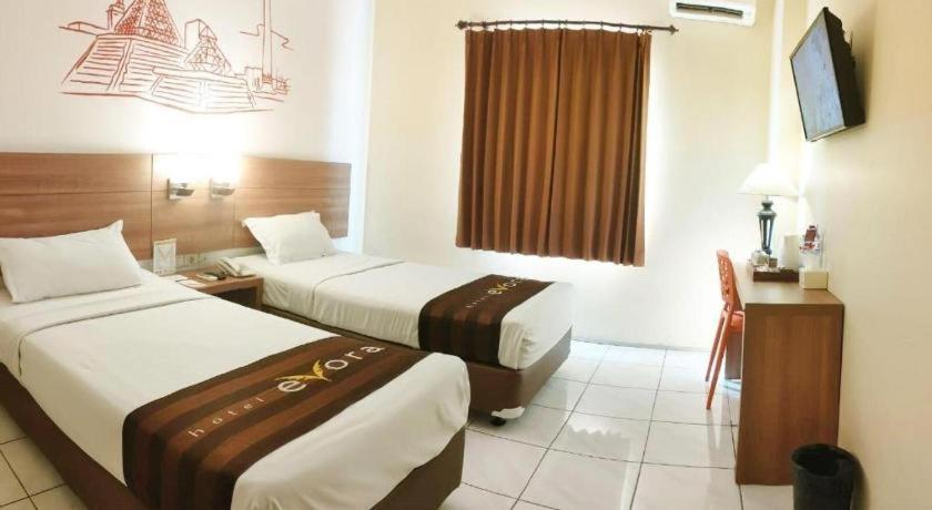 Evora Hotel Surabaya Buitenkant foto