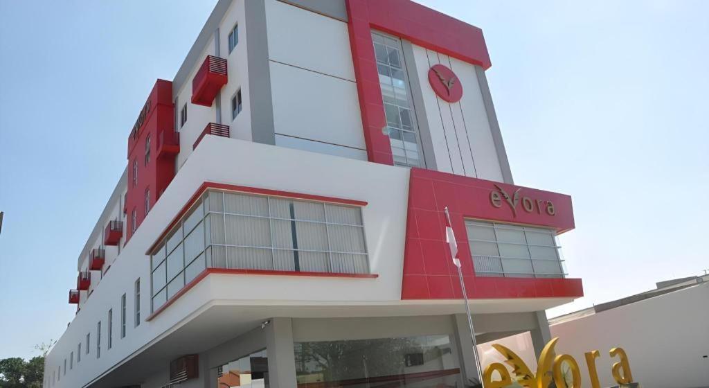 Evora Hotel Surabaya Buitenkant foto