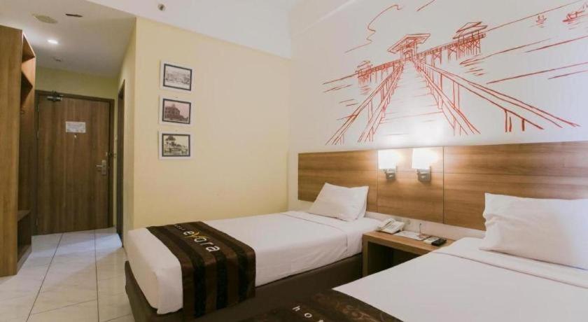 Evora Hotel Surabaya Buitenkant foto