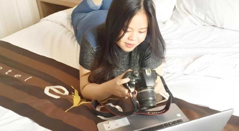 Evora Hotel Surabaya Buitenkant foto
