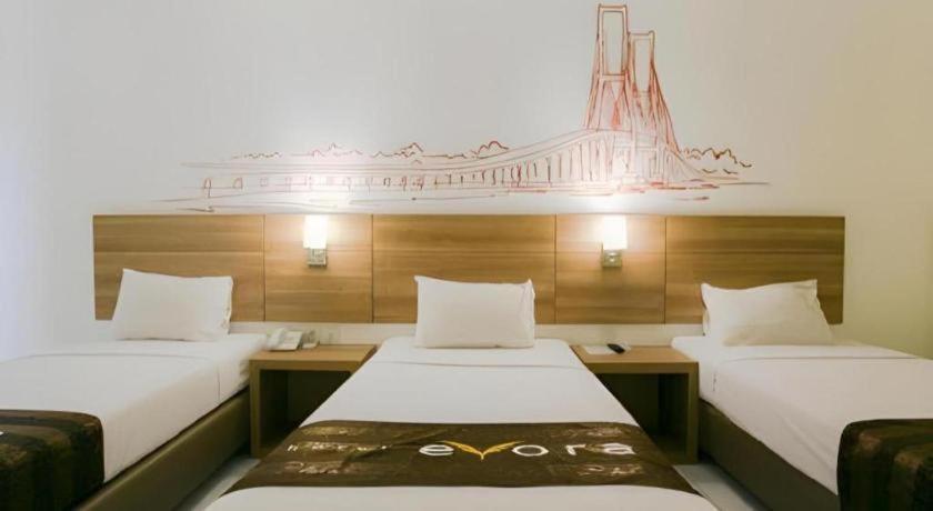 Evora Hotel Surabaya Buitenkant foto