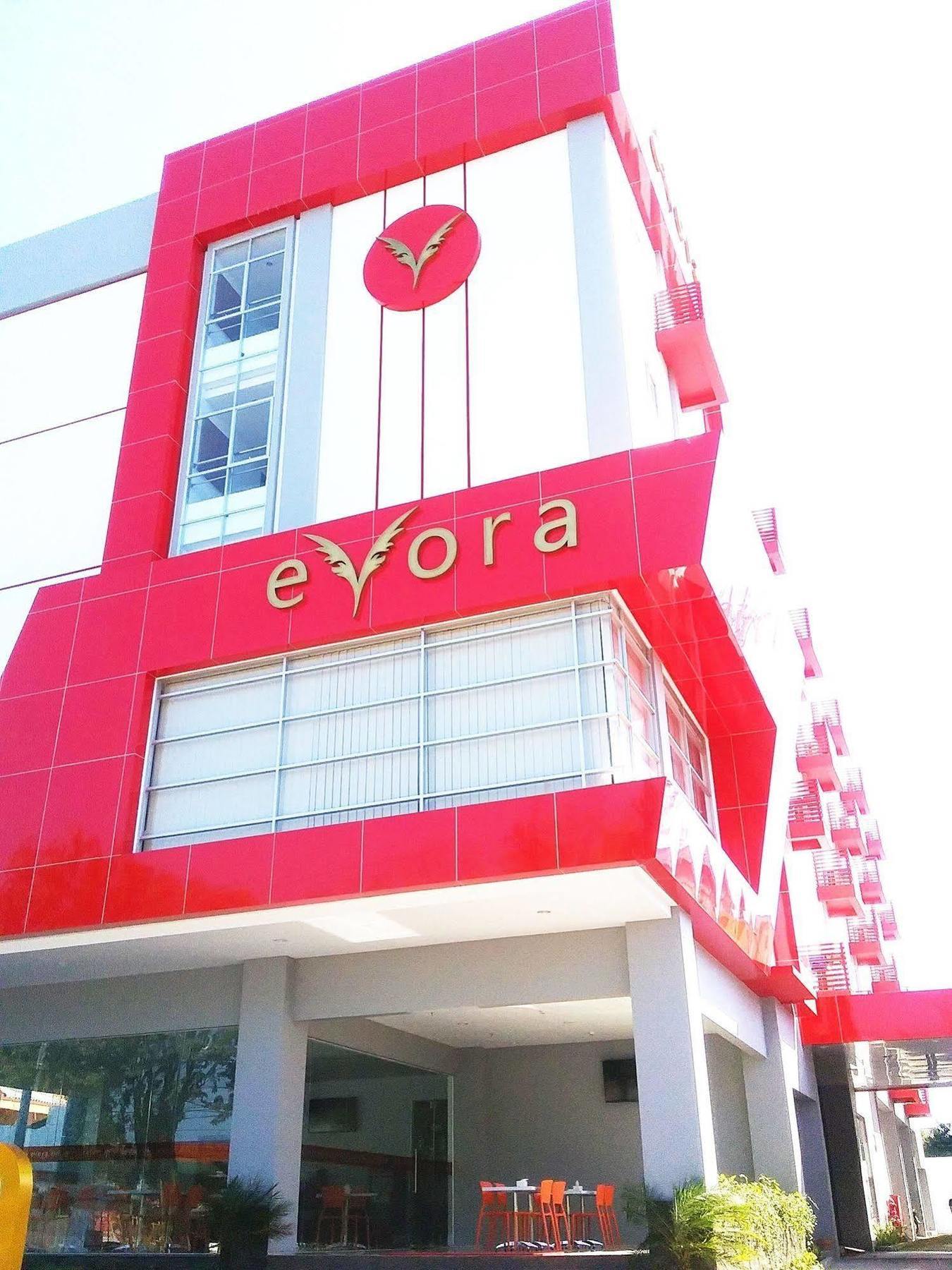 Evora Hotel Surabaya Buitenkant foto